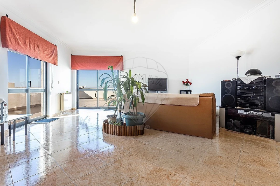 Apartamento T4 para Venda em Algueirão-Mem Martins Foto 6