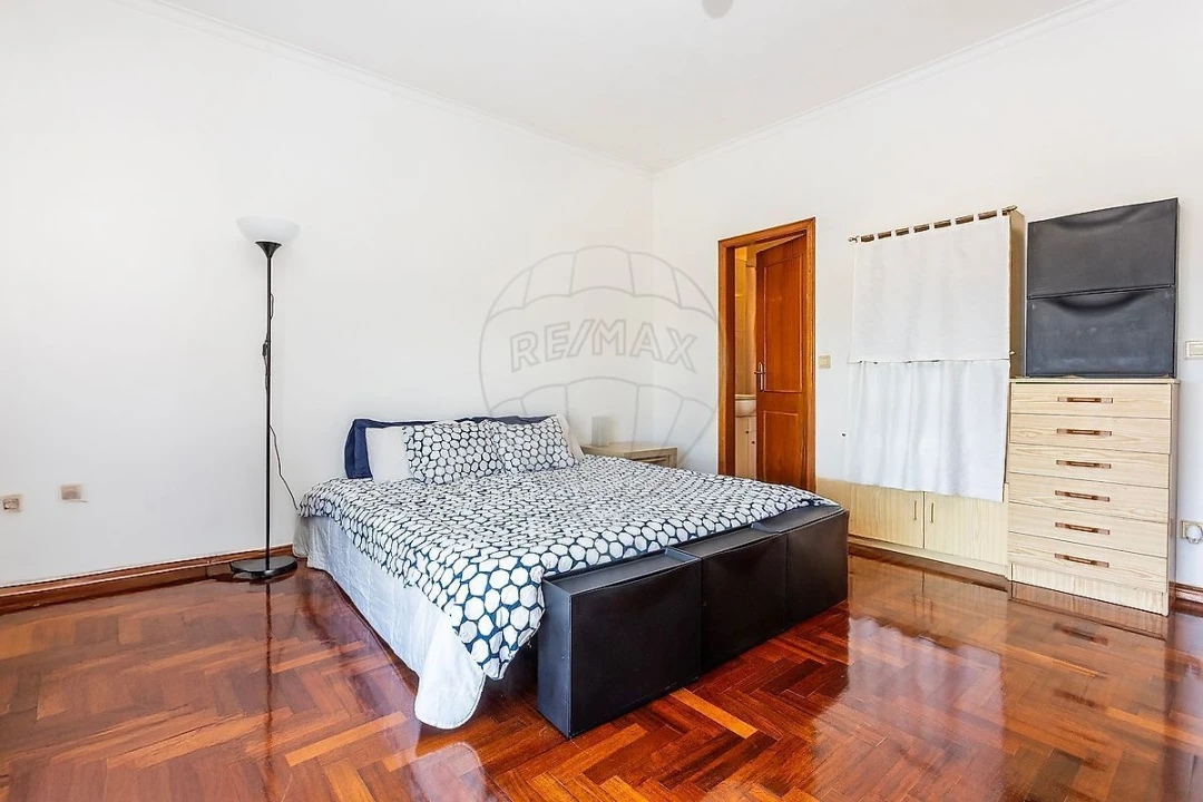 Apartamento T4 para Venda em Algueirão-Mem Martins Foto 25