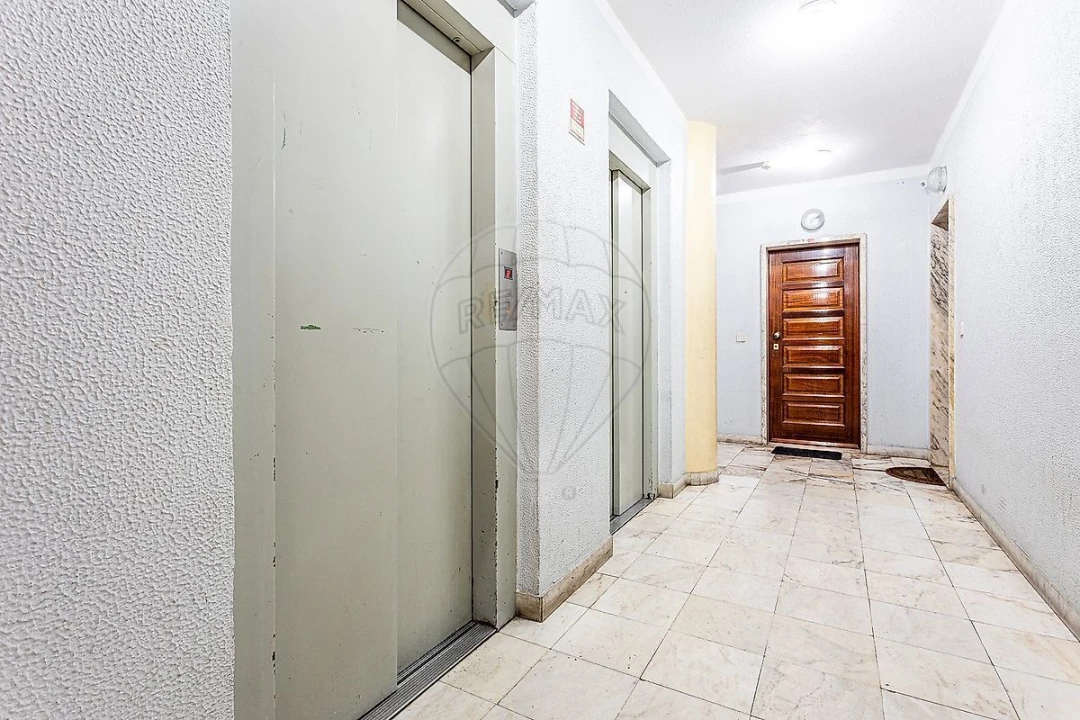 Apartamento T4 para Venda em Algueirão-Mem Martins Foto 34