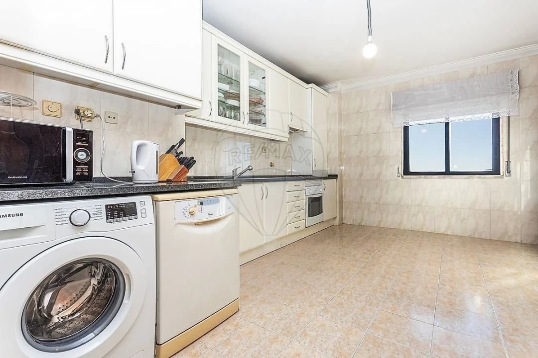 Apartamento T4 para Venda em Algueirão-Mem Martins Foto 15