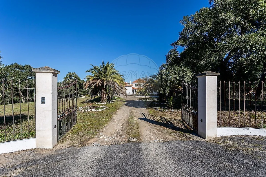 Quinta T5 para Venda em Povoa da Isenta Foto 2
