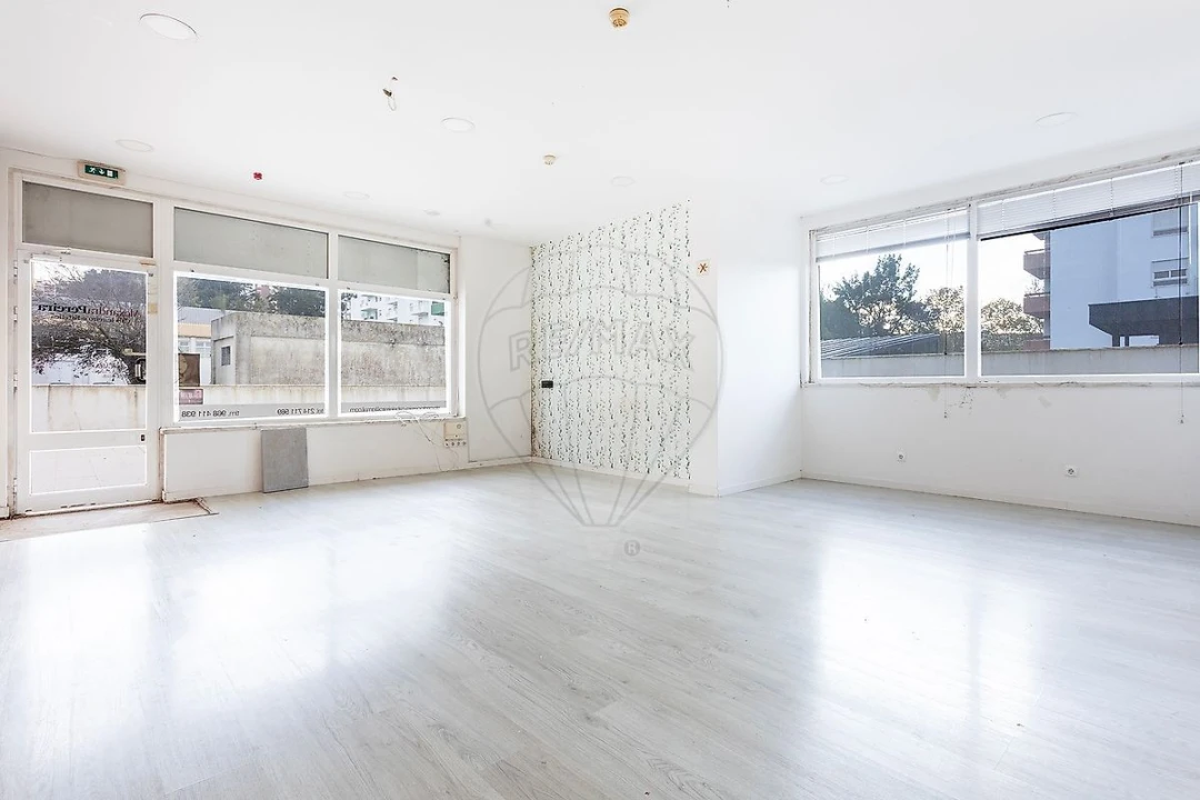 Loja para Venda em Alfragide Foto 3