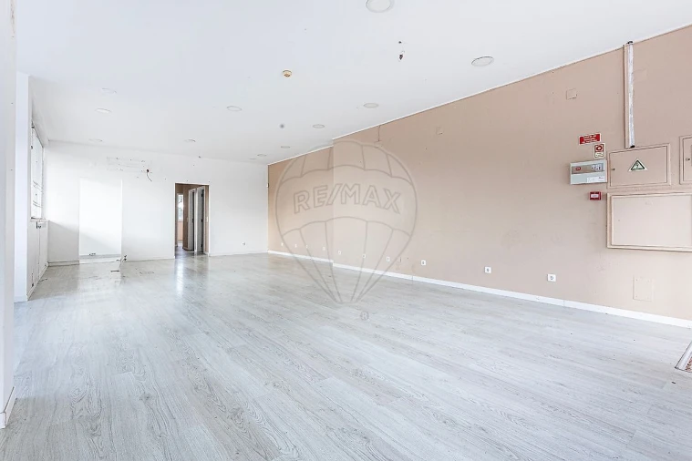 Loja para Venda em Alfragide Foto 2