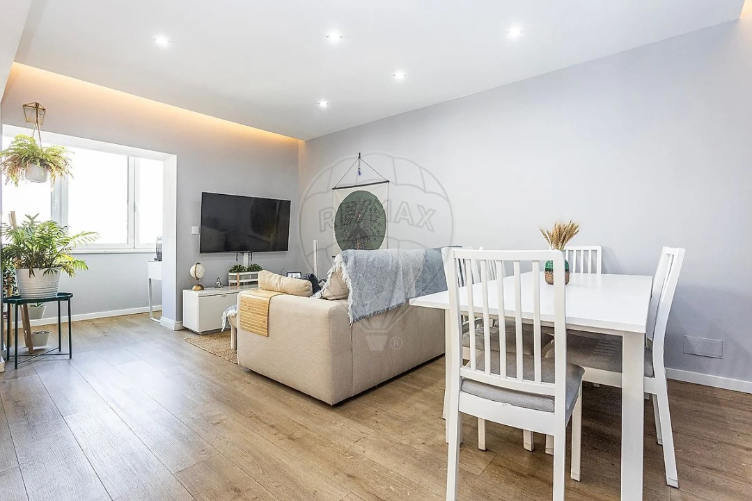 Apartamento T2 para Venda em Odivelas Foto 2