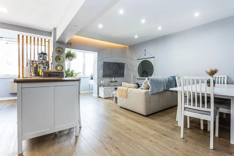 Apartamento T2 para Venda em Odivelas Foto 1