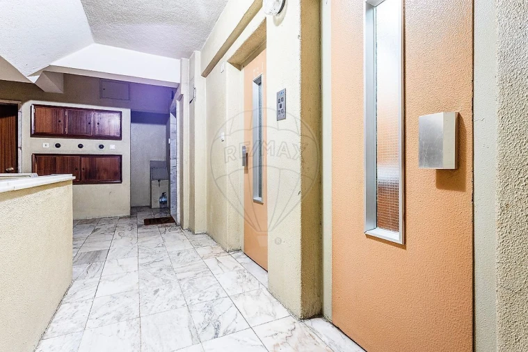 Apartamento T2 para Venda em Odivelas Foto 21