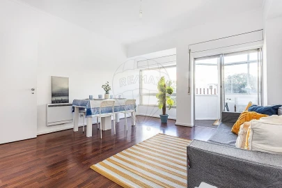 Apartamento T1 para Venda em Campolide