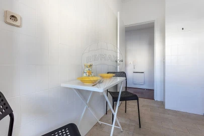 Apartamento T1 para Venda em Campolide