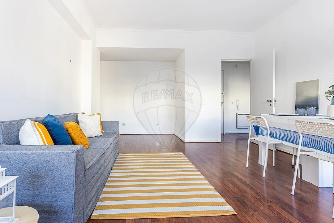 Apartamento T1 para Venda em Campolide Foto 3