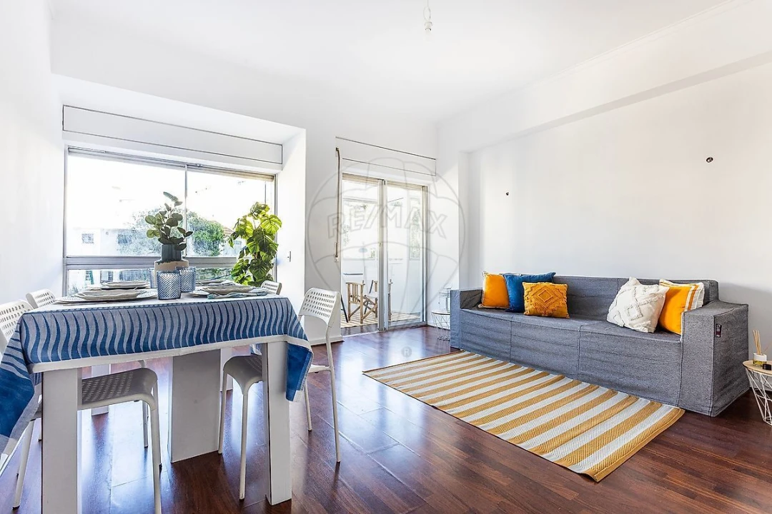 Apartamento T1 para Venda em Campolide Foto 1