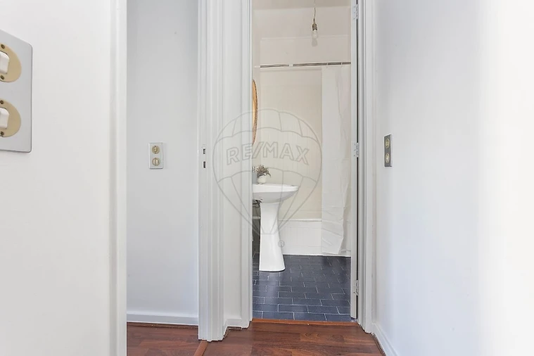 Apartamento T1 para Venda em Campolide Foto 16