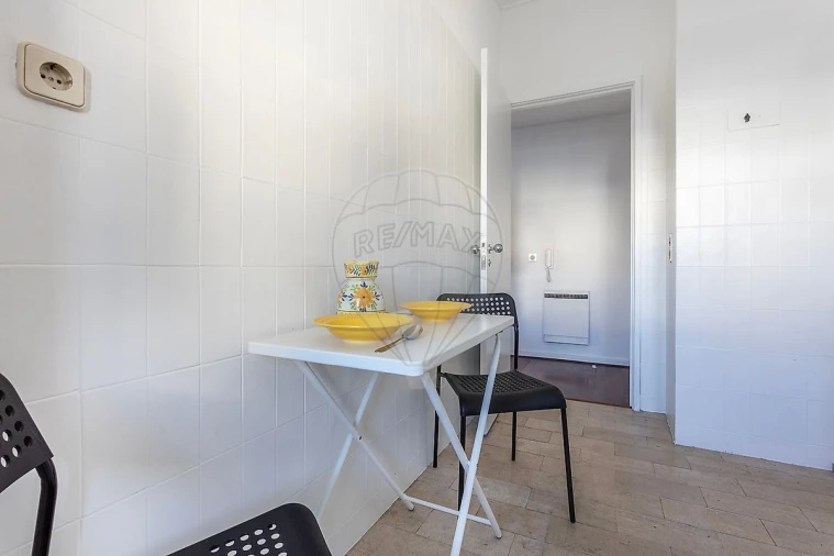 Apartamento T1 para Venda em Campolide Foto 24