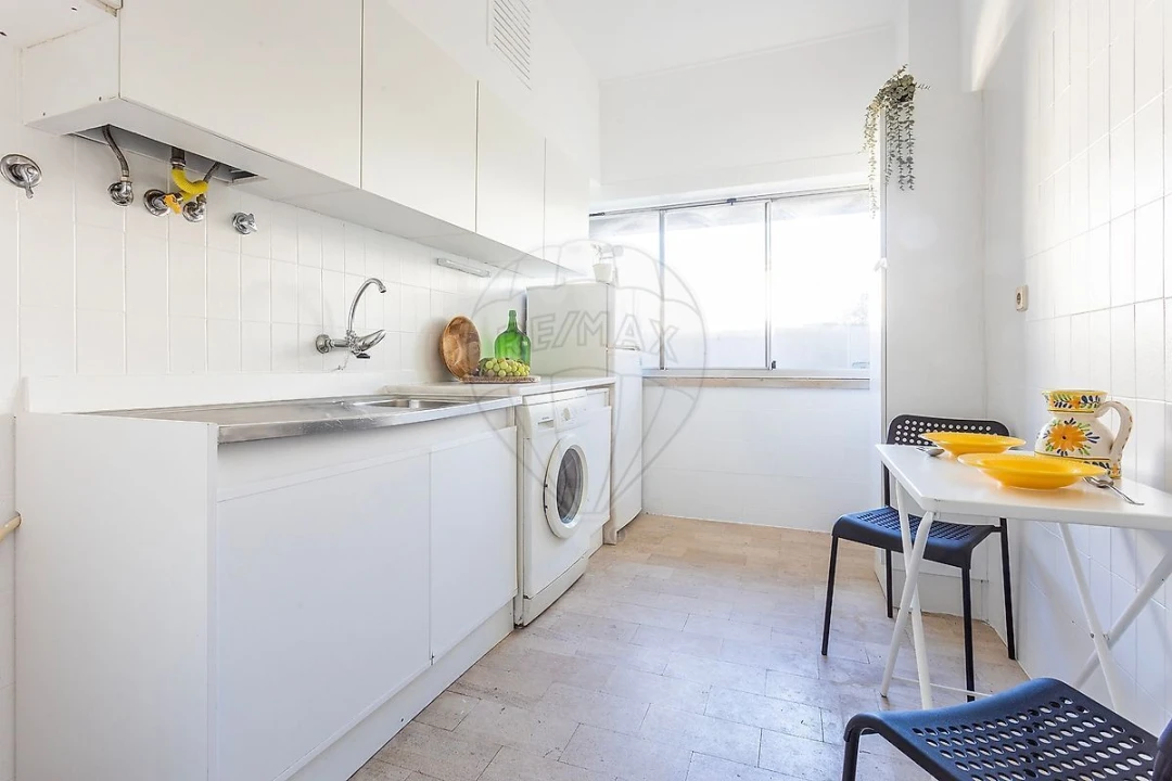 Apartamento T1 para Venda em Campolide Foto 18