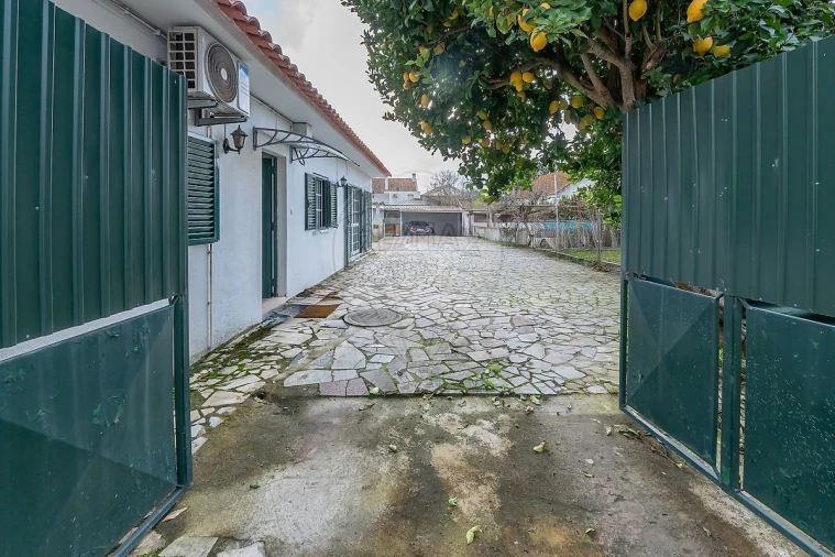 Moradia T3 para Venda em Vialonga Foto 4