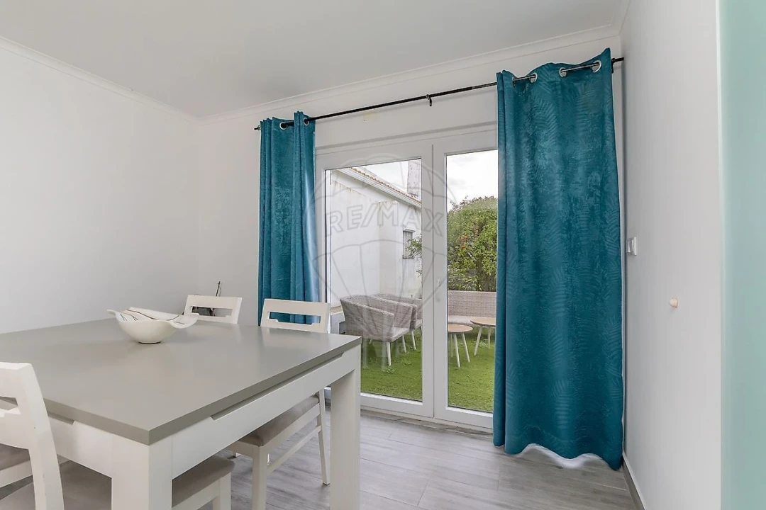 Moradia T3 para Venda em Vialonga Foto 23