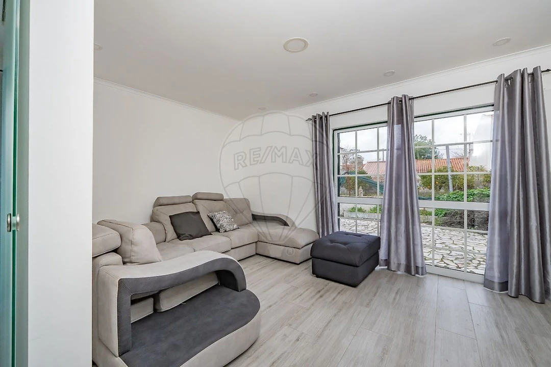 Moradia T3 para Venda em Vialonga Foto 17