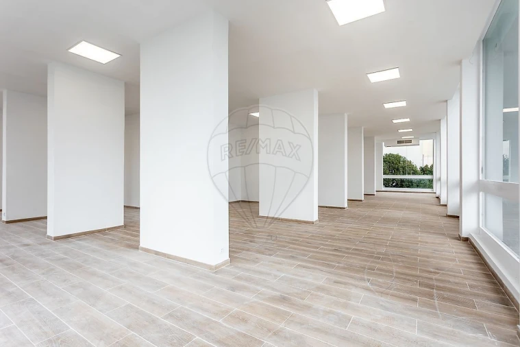 Loja para Arrendamento em Algueirão-Mem Martins Foto 6