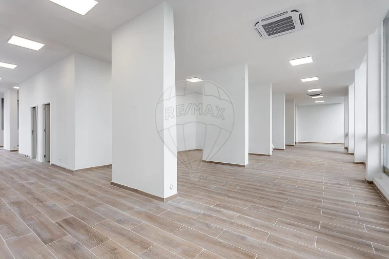 Loja para Arrendamento em Algueirão-Mem Martins Foto 7