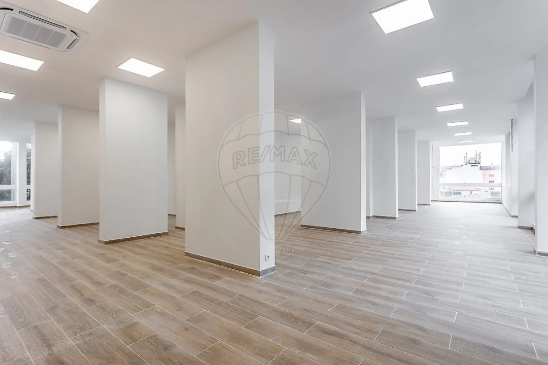 Loja para Arrendamento em Algueirão-Mem Martins Foto 9