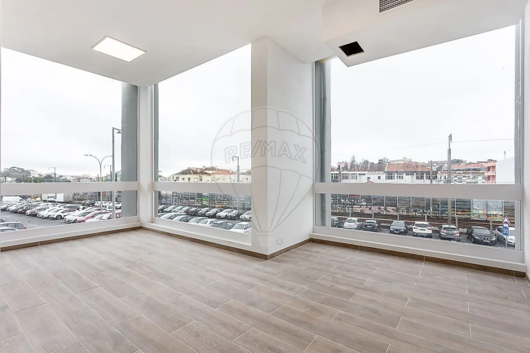 Loja para Arrendamento em Algueirão-Mem Martins Foto 1