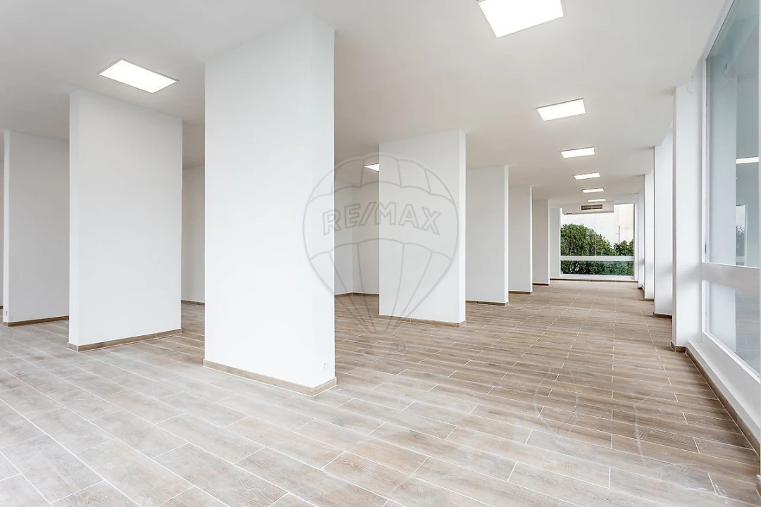 Loja para Arrendamento em Algueirão-Mem Martins Foto 8