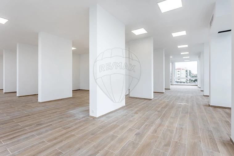 Loja para Arrendamento em Algueirão-Mem Martins