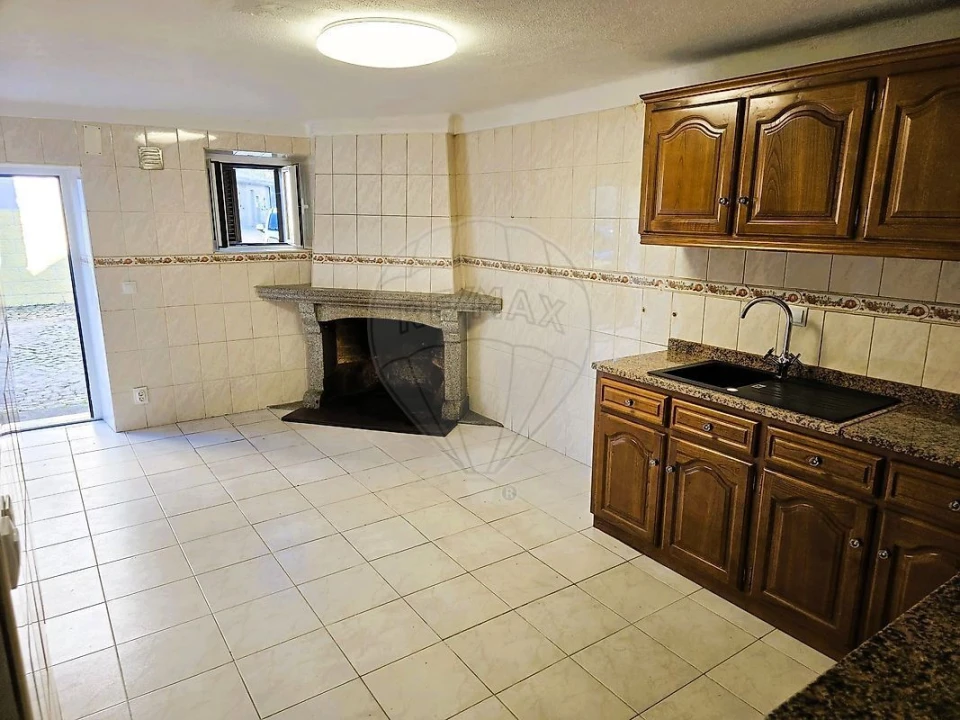 Moradia T4 para Venda em Souto Foto 4