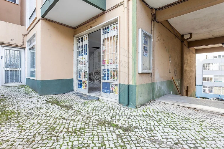 Loja para Arrendamento em Águas Livres Foto 8