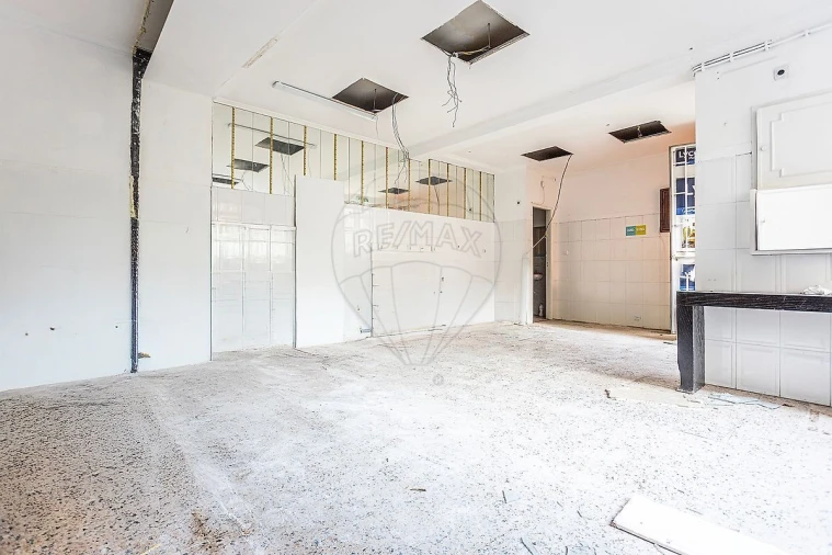 Loja para Arrendamento em Águas Livres Foto 3