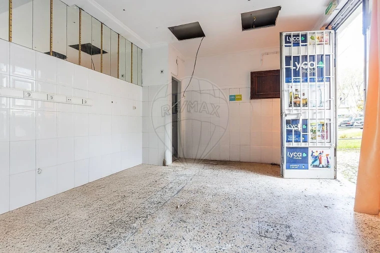 Loja para Arrendamento em Águas Livres Foto 4