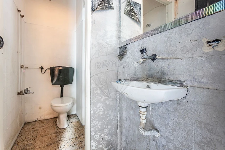 Loja para Arrendamento em Águas Livres Foto 6