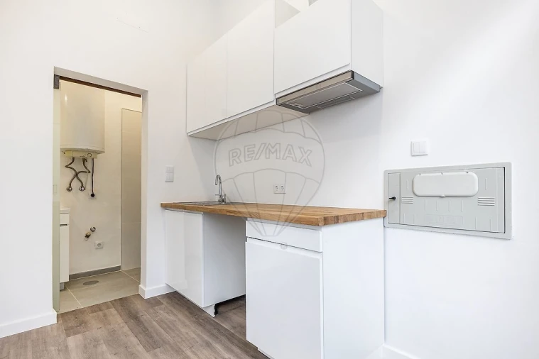 Loja para Arrendamento em São Vicente Foto 2