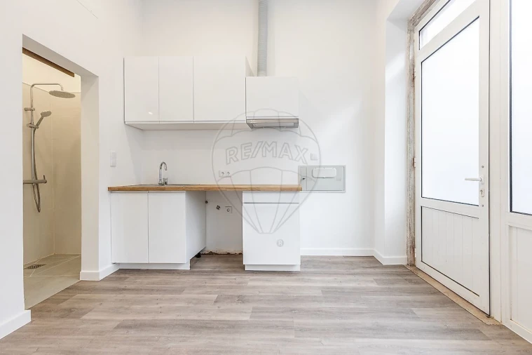 Loja para Arrendamento em São Vicente Foto 6