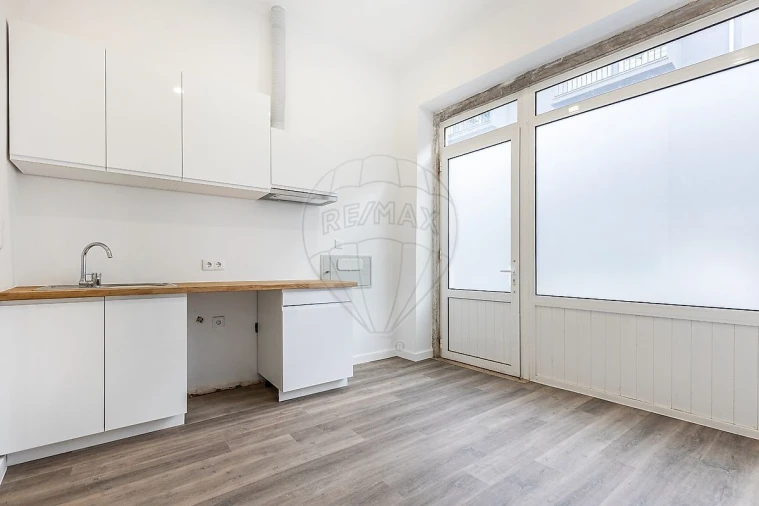 Loja para Arrendamento em São Vicente Foto 4