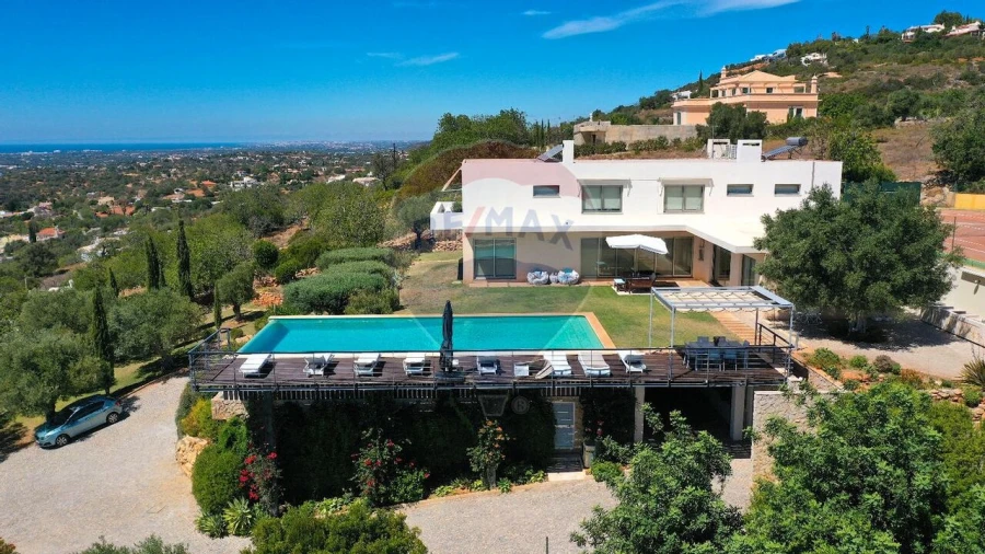 Quinta T4 para Venda em Santa Barbara de Nexe