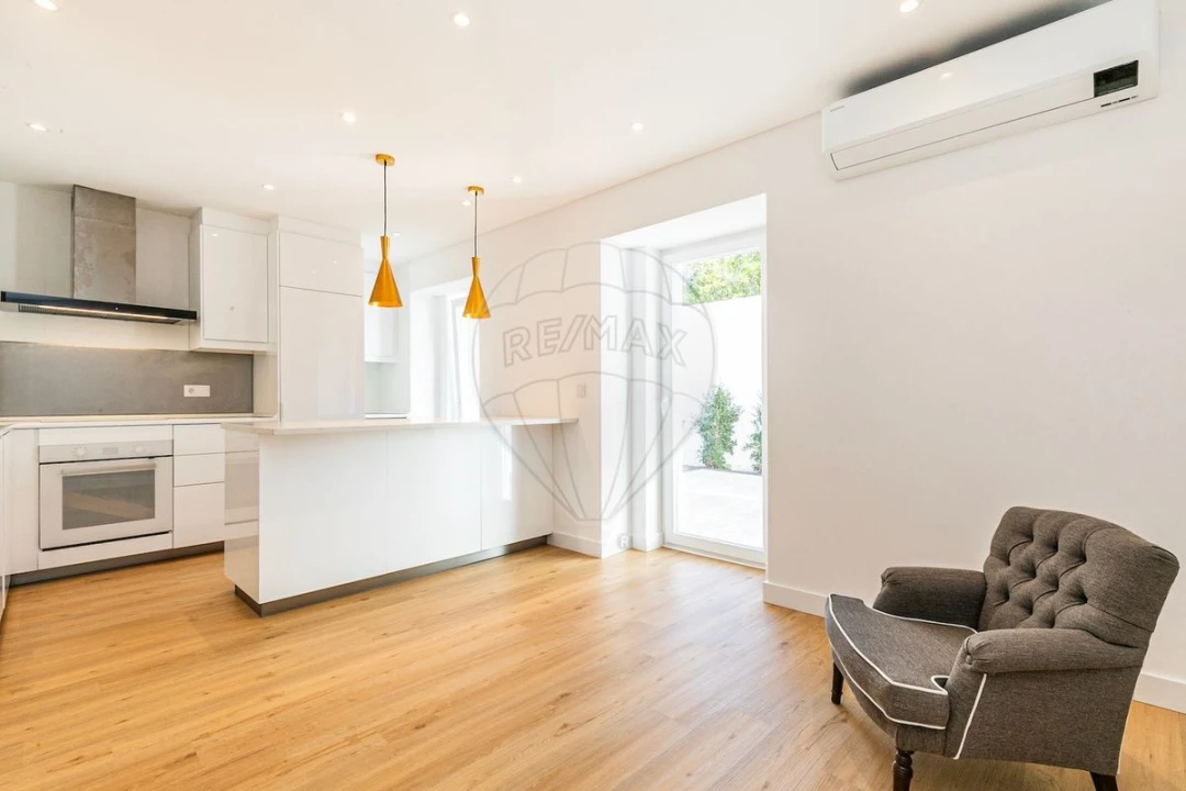 Moradia T4 para Venda em Olivais Foto 1