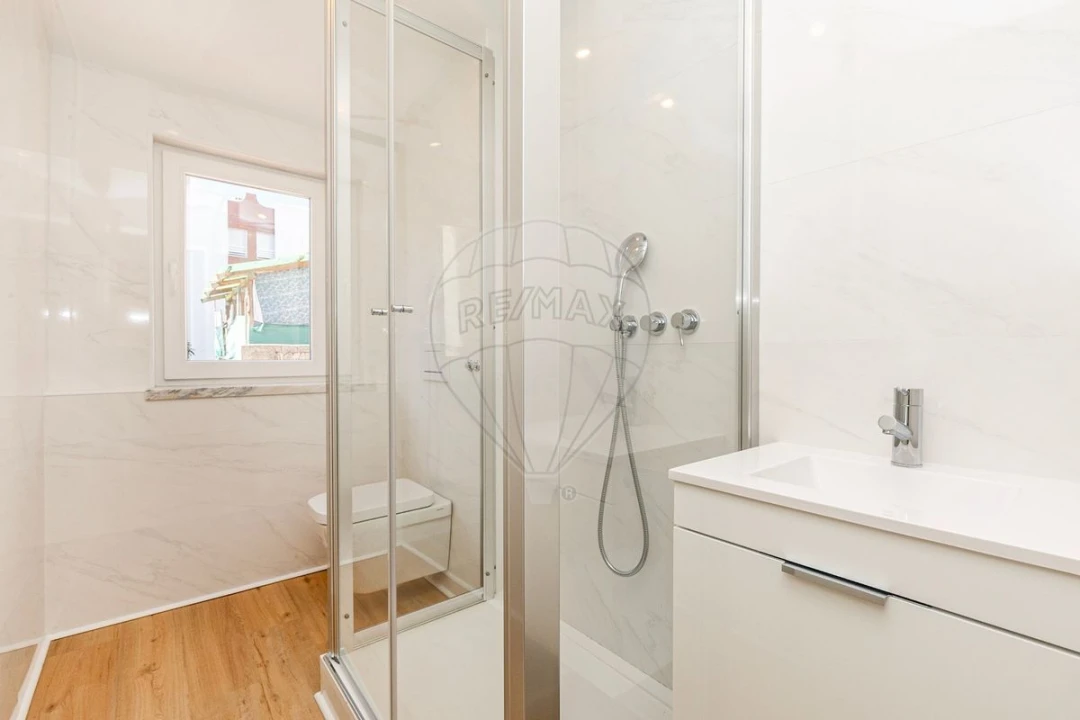 Moradia T4 para Venda em Olivais Foto 10