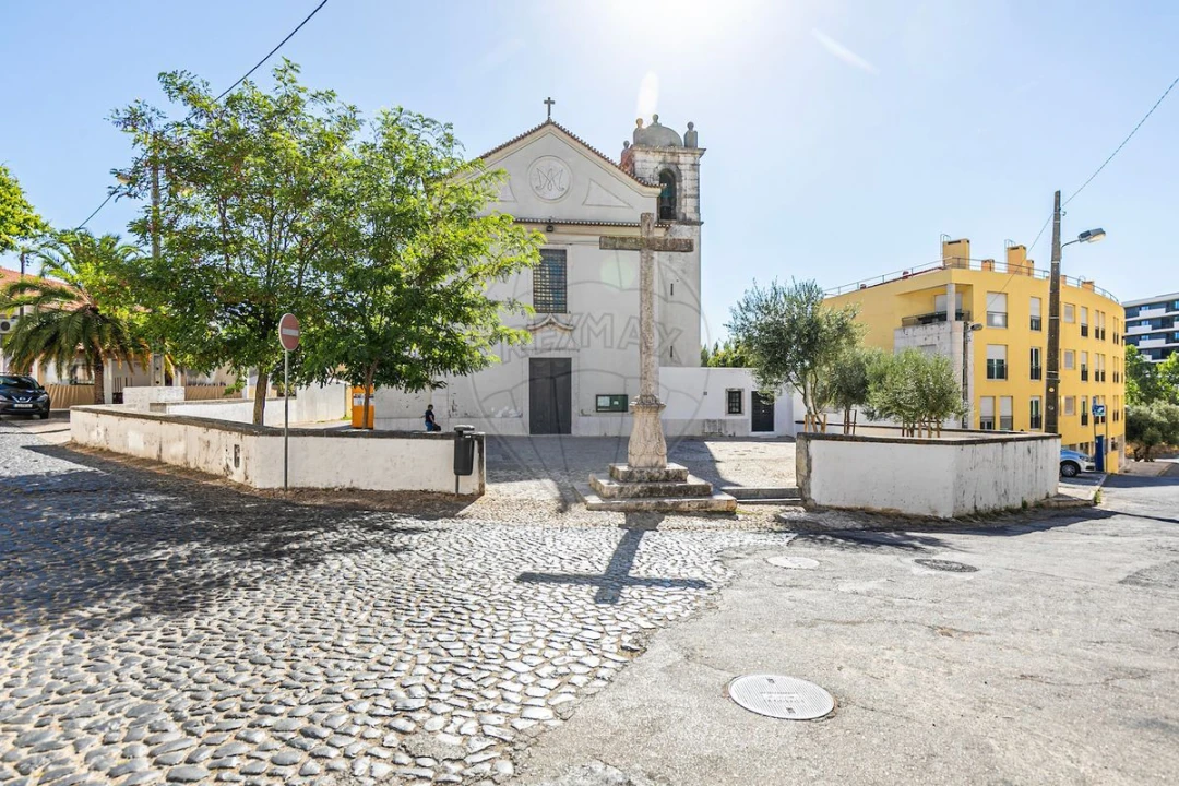 Moradia T4 para Venda em Olivais Foto 17