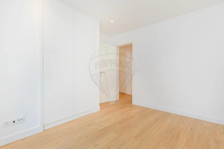 Moradia T4 para Venda em Olivais Foto 7