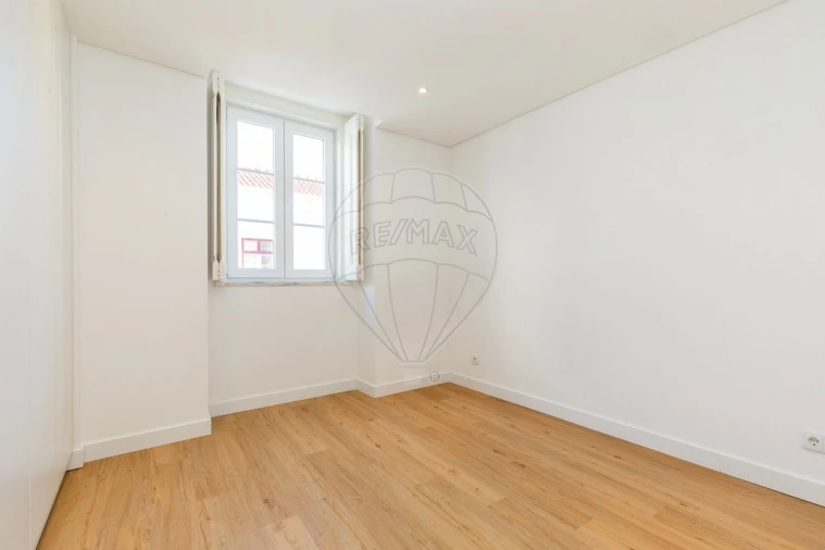 Moradia T4 para Venda em Olivais Foto 3