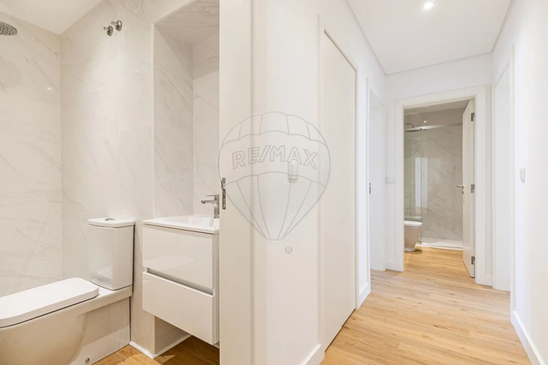 Moradia T4 para Venda em Olivais Foto 2