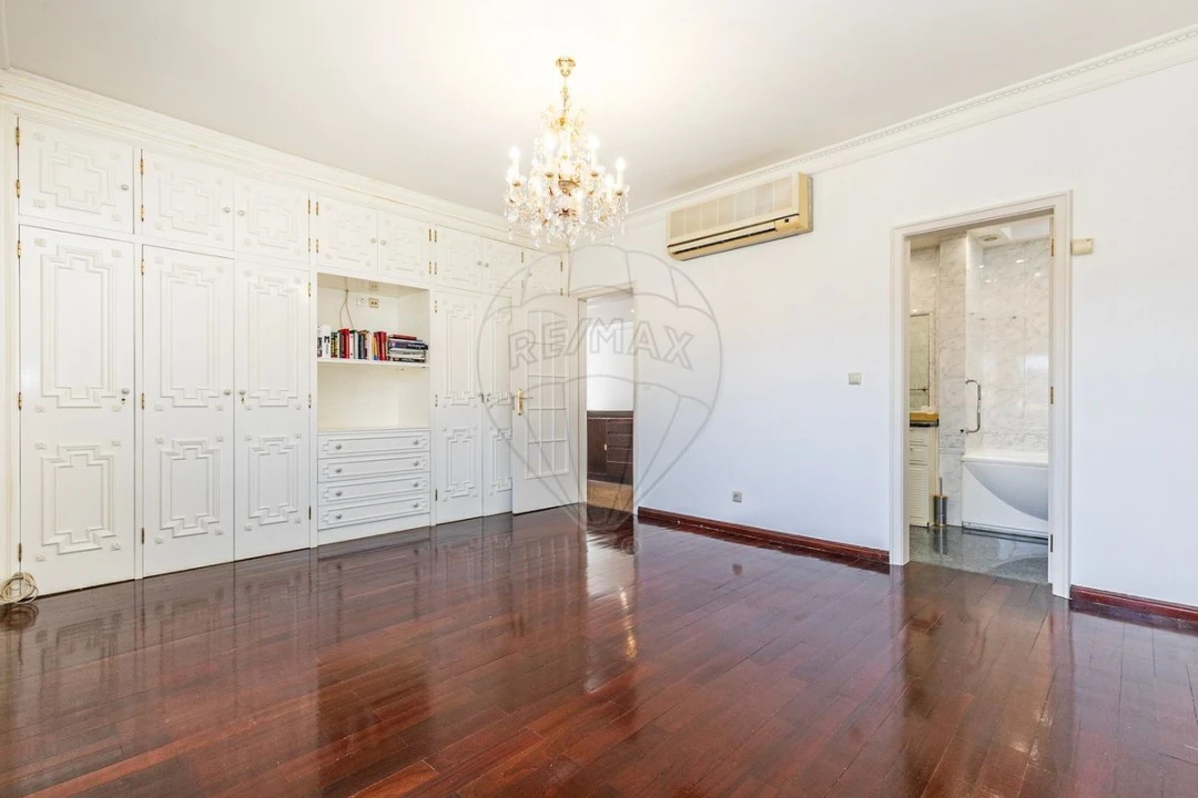 Moradia T5 para Venda em Alvalade Foto 20