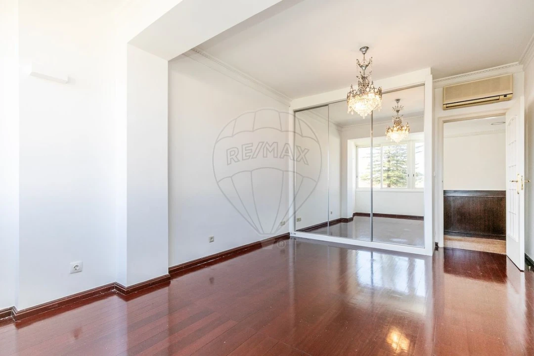 Moradia T5 para Venda em Alvalade Foto 25