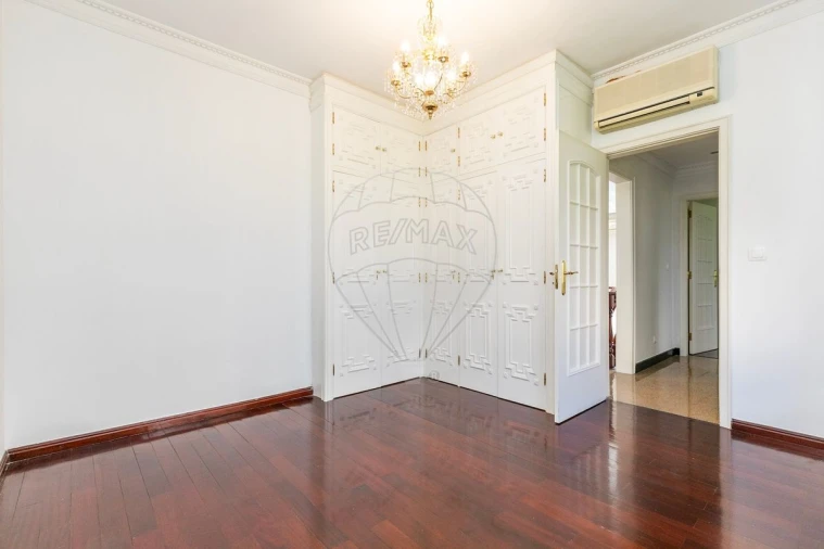 Moradia T5 para Venda em Alvalade Foto 27