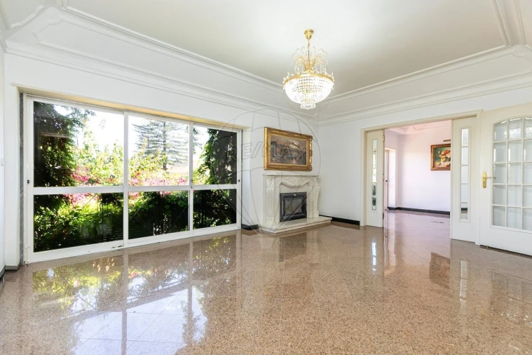 Moradia T5 para Venda em Alvalade Foto 4