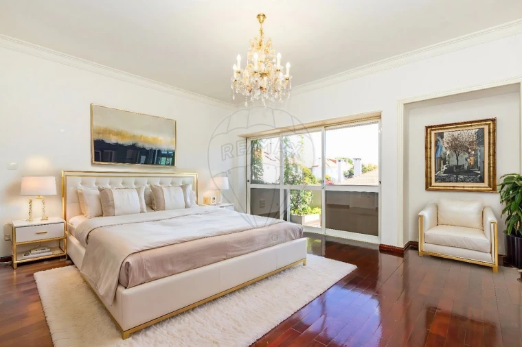 Moradia T5 para Venda em Alvalade Foto 5