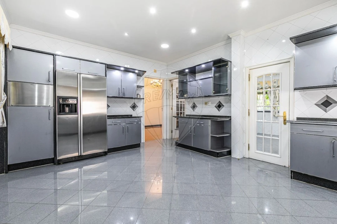 Moradia T5 para Venda em Alvalade Foto 17