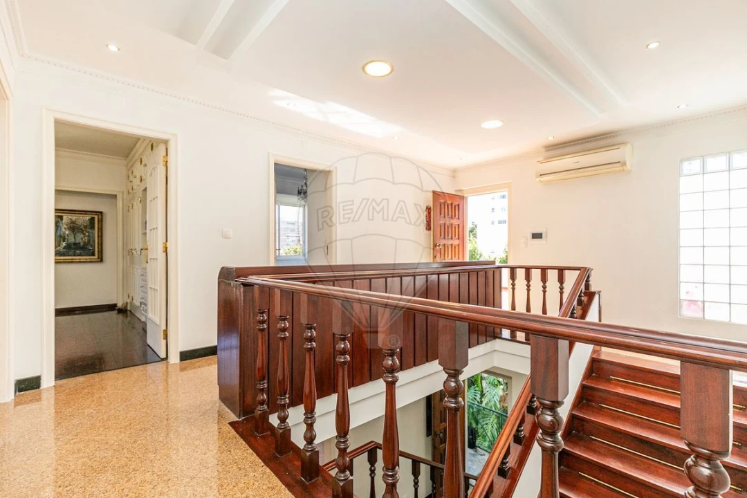 Moradia T5 para Venda em Alvalade Foto 31