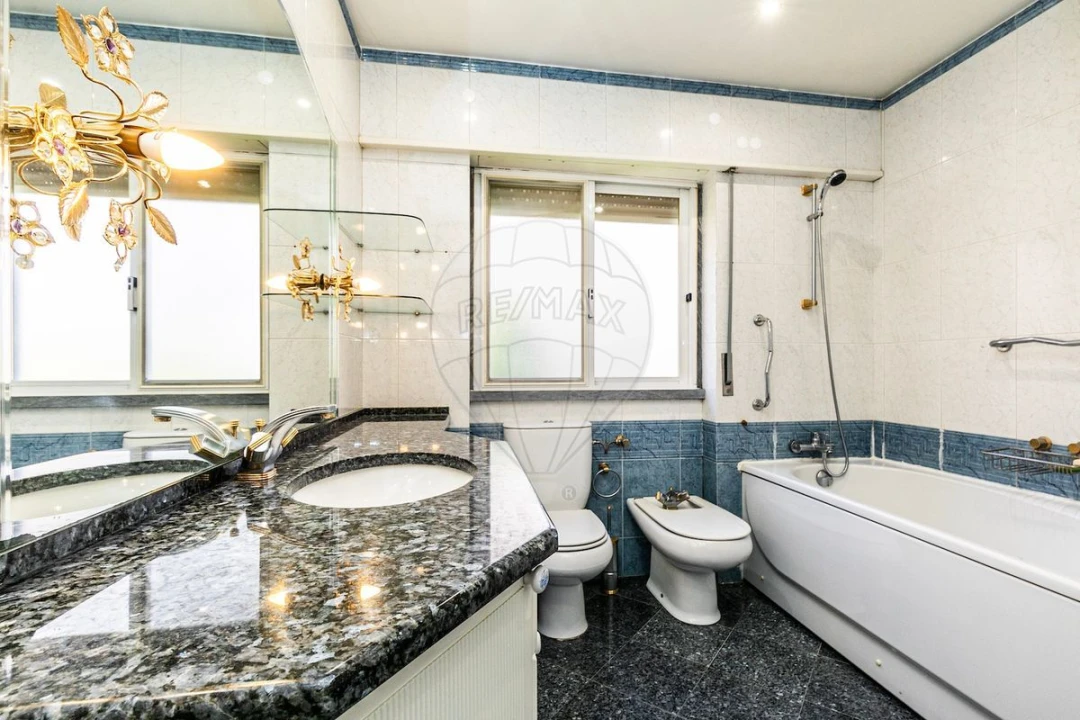 Moradia T5 para Venda em Alvalade Foto 28