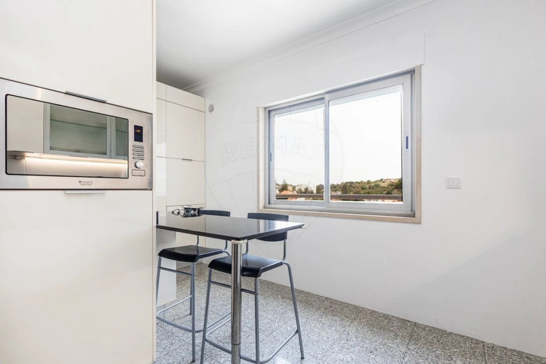 Apartamento T5 para Venda em Alvalade Foto 19